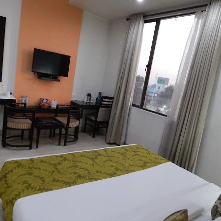 Hotel The Marque Матхура Екстер'єр фото