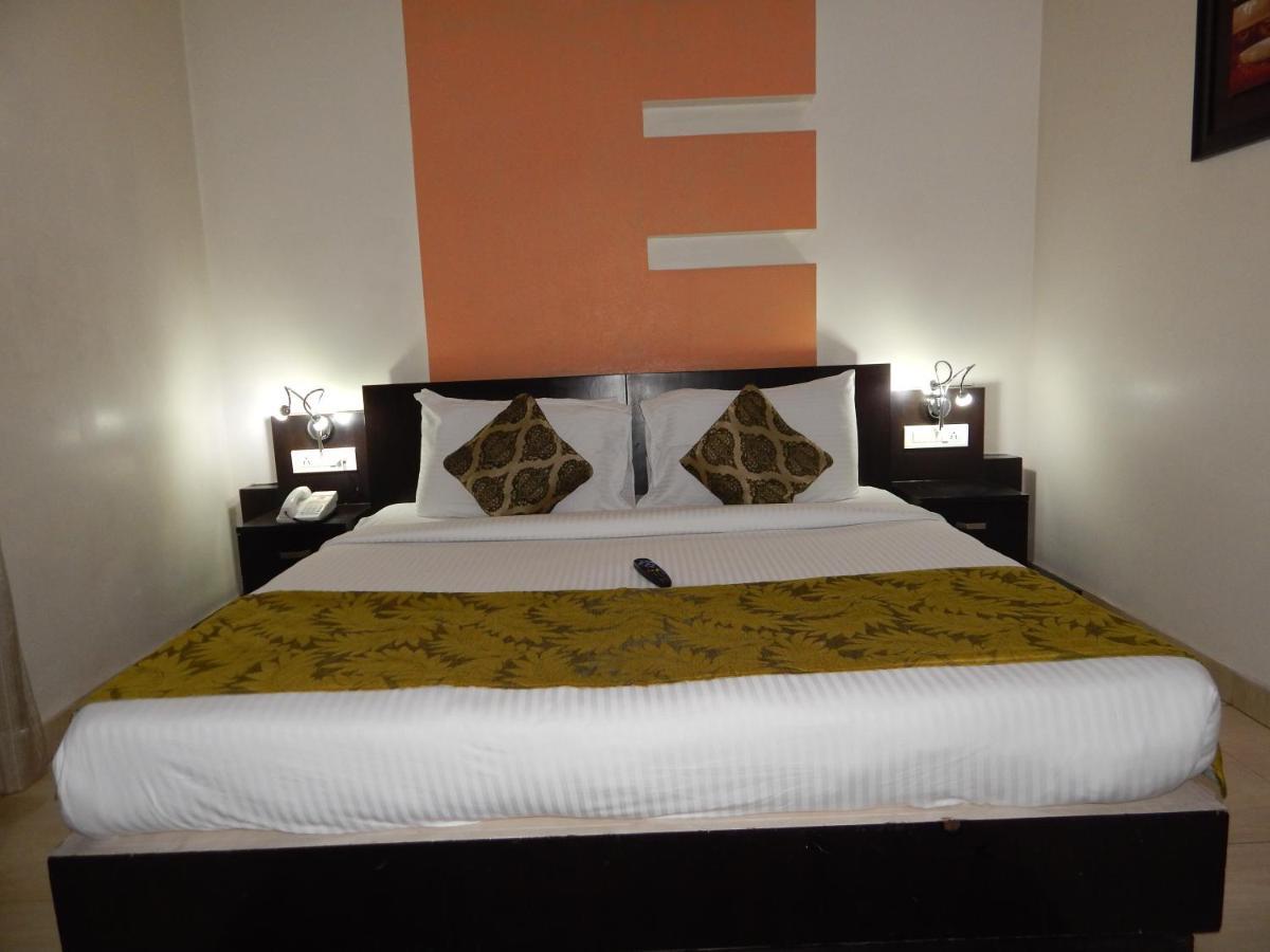 Hotel The Marque Матхура Екстер'єр фото