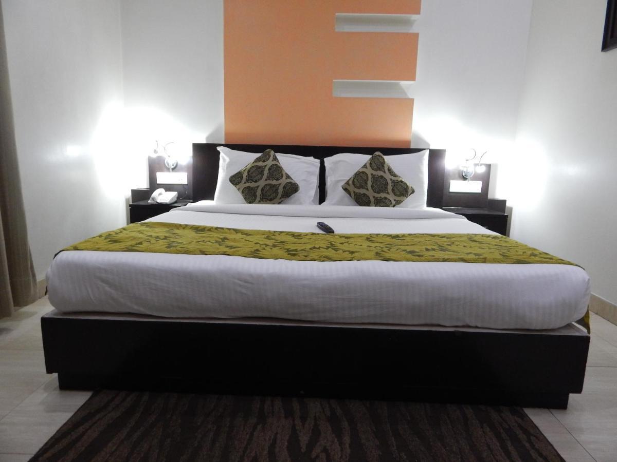 Hotel The Marque Матхура Екстер'єр фото
