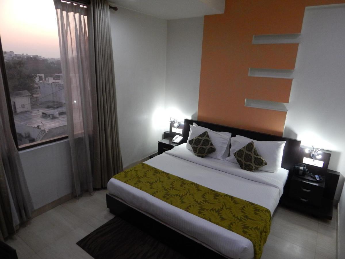 Hotel The Marque Матхура Екстер'єр фото